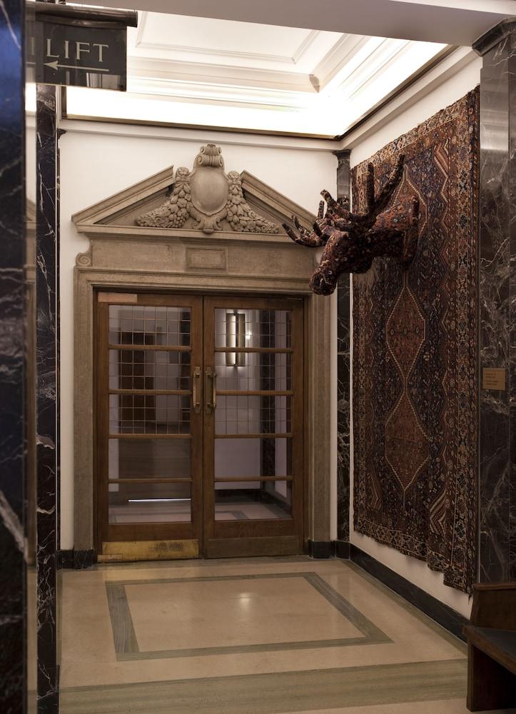 タウン ホール ホテル＆アパートメンツ ロンドン インテリア 写真 Entrance to the museum